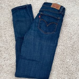 NWOT Levi High Rise Skinny 721